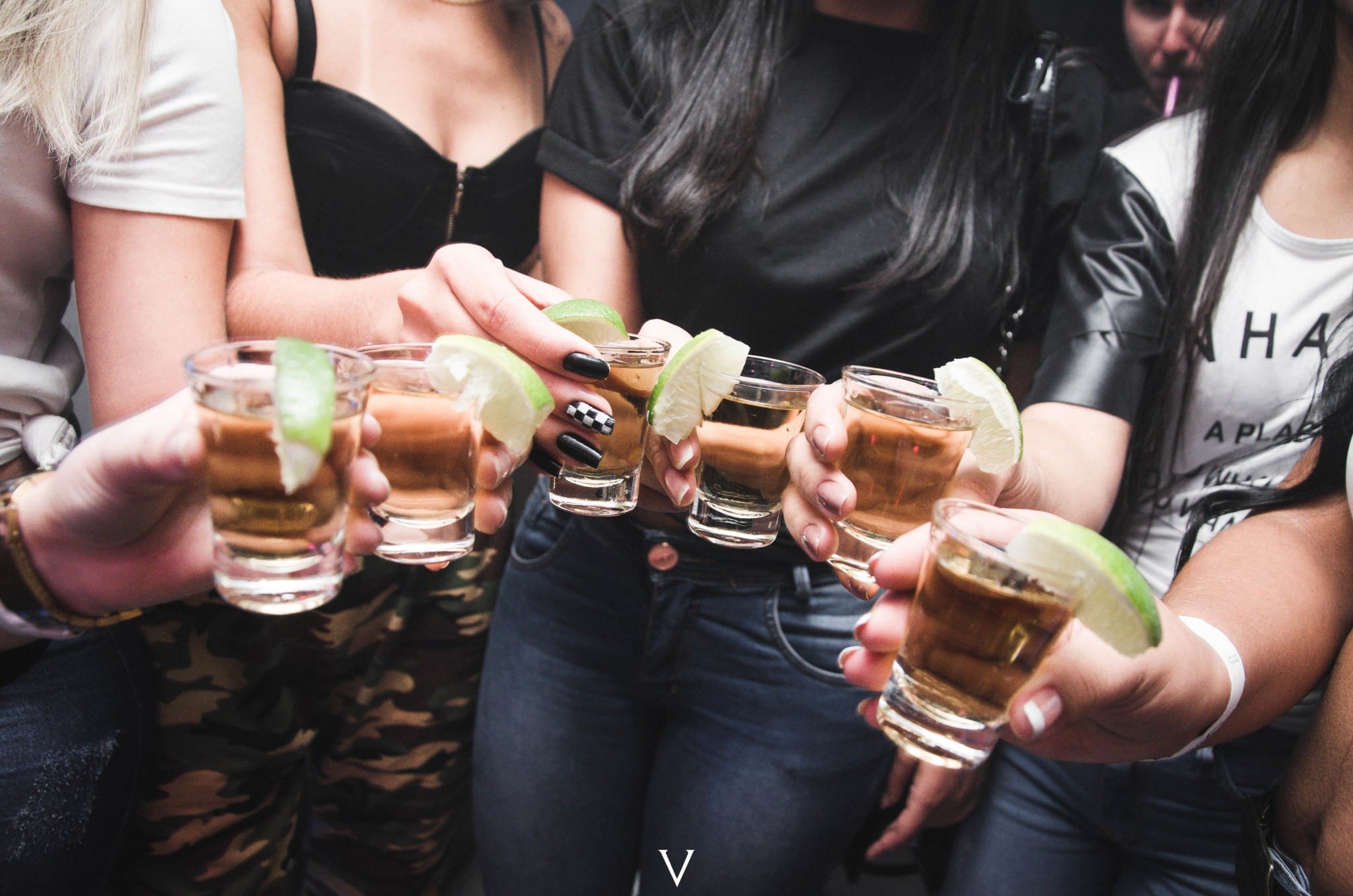 adults-alcohol-alcoholic-beverage-1304473